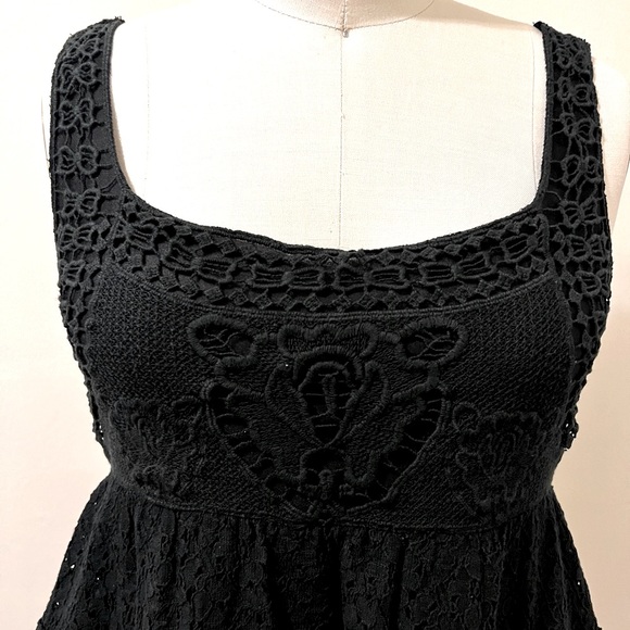 New Guess lace/ embroidery dress - Picture 3 of 7